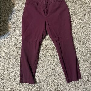 Old Navy Women's Cropped Pants in Burgundy